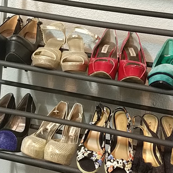 Meet your Poshers, Grace and Mercy - Picture 1 of 1